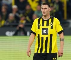 图片报：多特中卫聚勒小腿肌肉拉伤，预计伤缺两个月时间